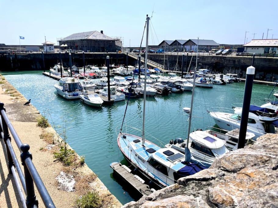 Luxury Porthcawl Large Spacious 2 Bedroom Apt, Garden, Prime Location מראה חיצוני תמונה